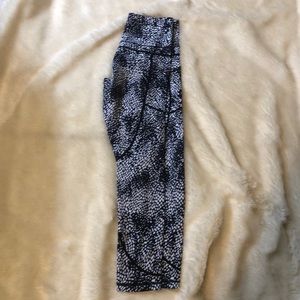 Zyia- Black Viper Pocket Light n Tight Hi-rise 7/8